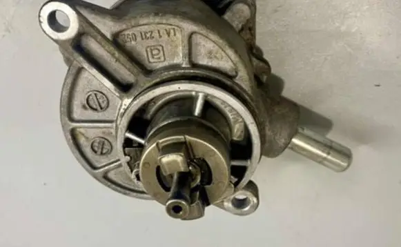 Mercedes-Benz C W204 Vacuum pump A6462300365