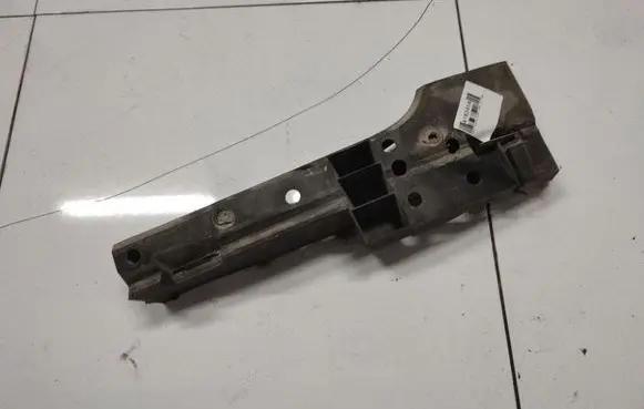 Renault Scenic I Front bumper mounting bracket