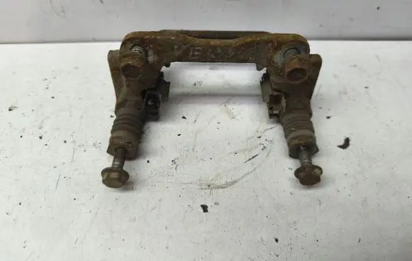 Toyota Corolla Verso E121 Brake caliper pad carrier rear 4772105070