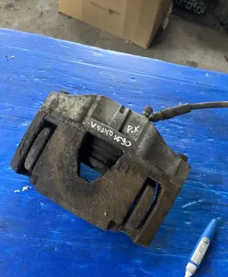 Volvo XC90 Front brake caliper 30657303