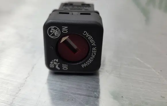 Peugeot 308 Passenger airbag on/off switch 9641391277