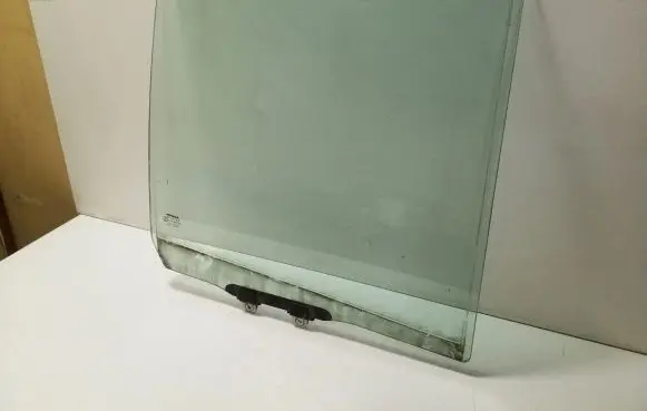 Honda CR-V Rear door window glass