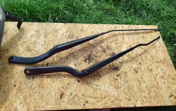 Renault Twingo III Front wiper blade arm A453800244 A4538200144 288866123R