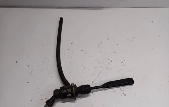 Renault Master III Clutch master cylinder 306106218R