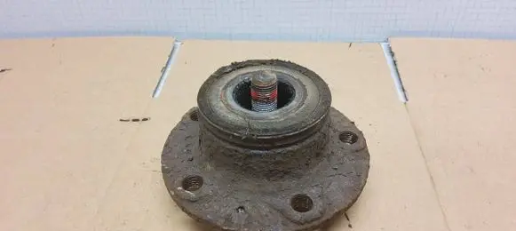 Volkswagen Golf V Rear wheel bearing hub 