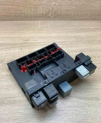 Volkswagen PASSAT B6 Fuse module 3C0937049L S1301