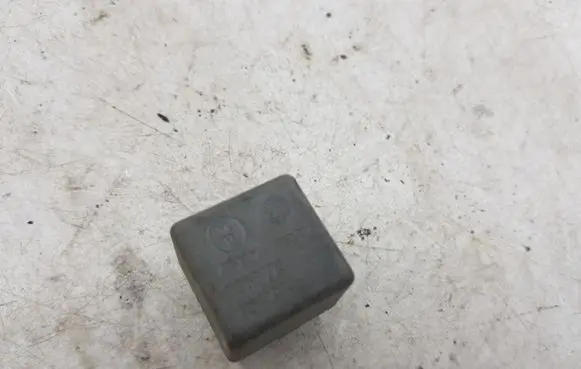 Volkswagen Golf III Other relay 7686778 12V20A
