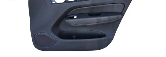 Volvo XC60 Front door card panel trim