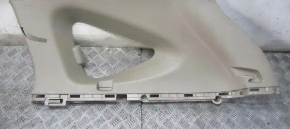 Honda CR-V (D)pillar trim (top) 