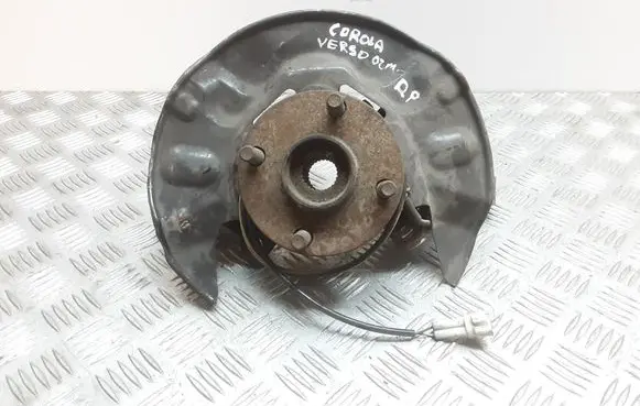 Toyota Corolla Verso E121 Front wheel hub