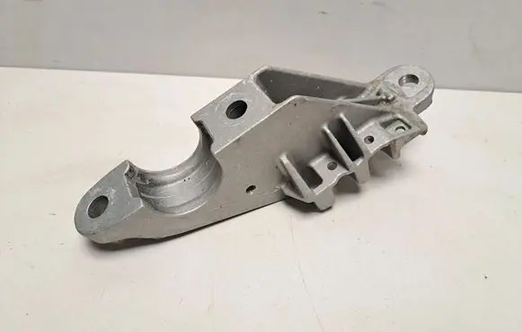 BMW 5 G30 G31 G38 Sway bar bush bracket, front 6884012