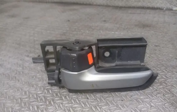 Suzuki Alto Front door interior handle 8313075J0