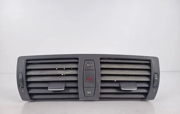 BMW 1 E82 E88 Dash center air vent grill 7059189