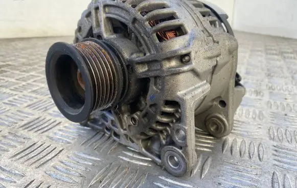 Volkswagen Golf IV Generator/alternator 028903028DX