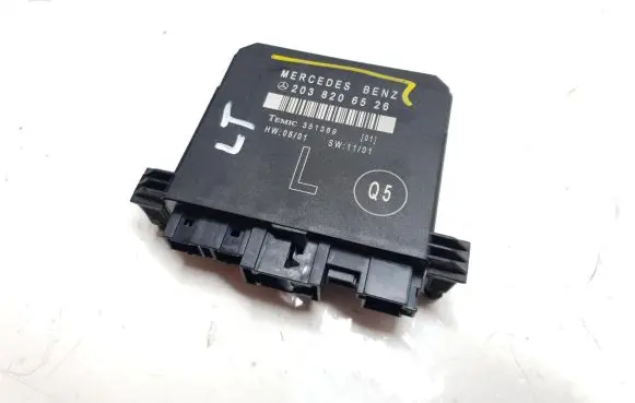 Mercedes-Benz C W203 Door control unit/module 2038206526