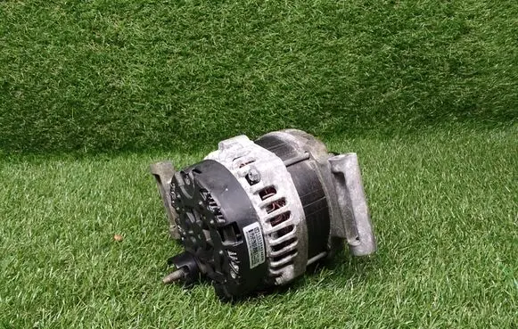 Chevrolet Cruze II Generator/alternator 13515942 A005TV0182ZC