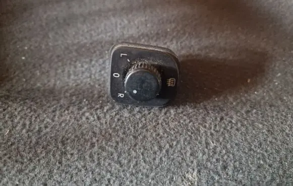 Wing mirror switch