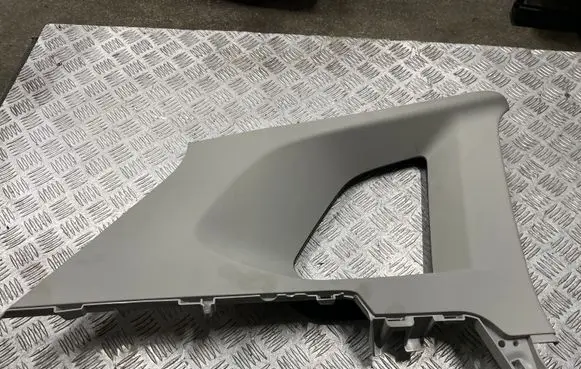 (D)pillar trim (top)