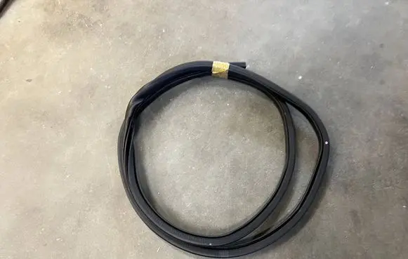 Ford Escape IV Front door rubber seal LJ6B-S20708-DA LJ6BS20708DA