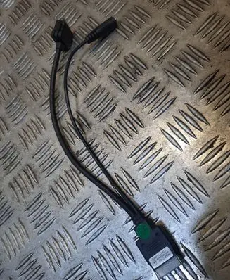 Mercedes-Benz ML W166 iPod connector socket A0028272704