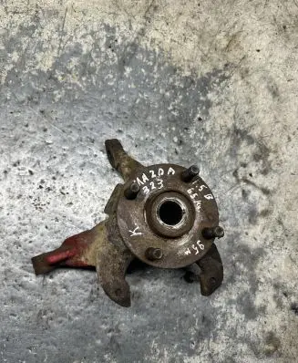 Mazda 323 F Front wheel hub