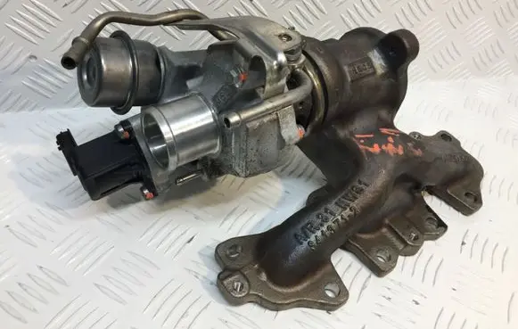 Nissan Juke I F15 Turbo turbocharger oiling pipe/hose H8201439411
