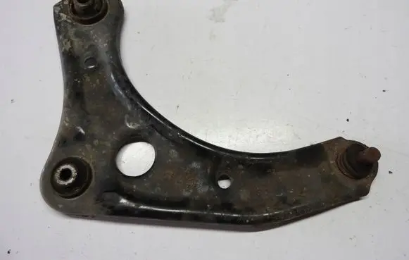 Nissan Note (E12) Rear control arm 8200973738