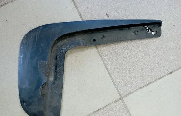 Chrysler Pacifica Front mudguard 82214505