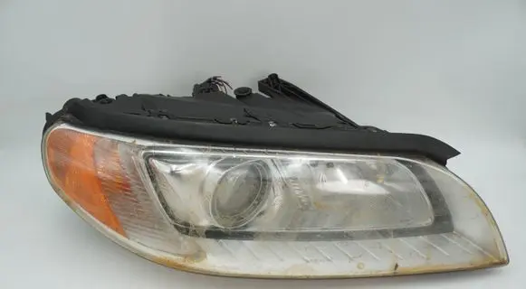 Volvo V70 Headlight/headlamp 31353533