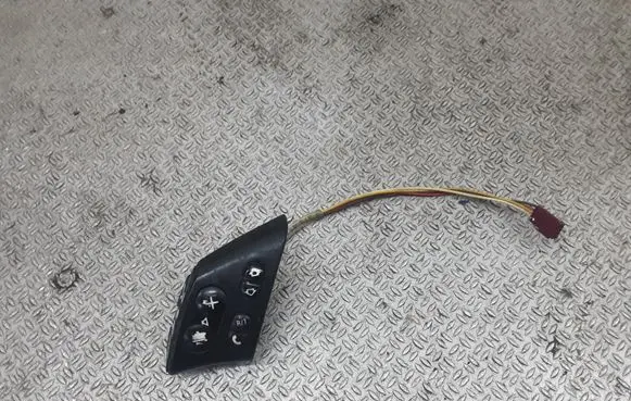 Steering wheel buttons/switches