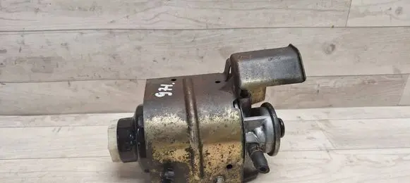 Mazda 5 Fuel filter housing