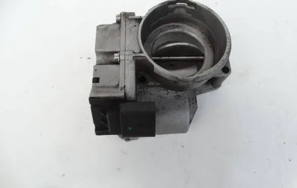 Audi A4 S4 B7 8E 8H Throttle body valve D2RA