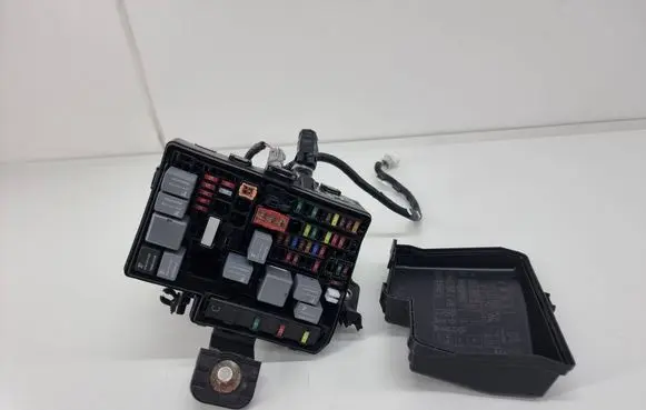 Toyota Yaris Fuse box set 8266252801