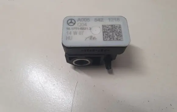 Mercedes-Benz E W212 Airbag deployment crash/impact sensor A0055421218