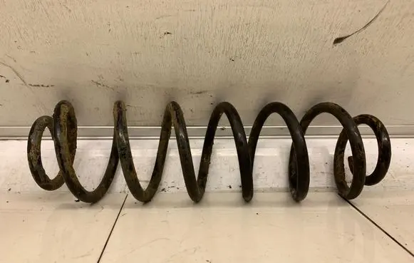 Volkswagen Golf IV Rear coil spring