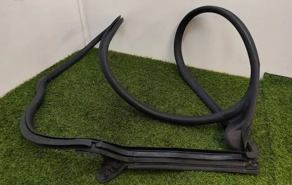Audi S5 F5 Front door rubber seal 8W6831708