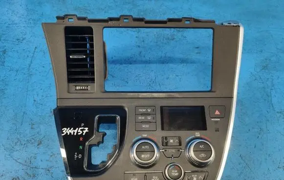 Toyota Sienna XL30 III Air conditioning/heating control unit 5590008200