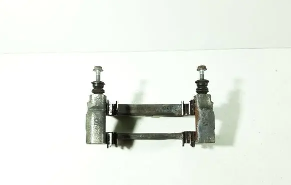 Toyota Avensis T270 Front Brake Caliper Pad/Carrier W08019