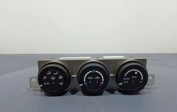 Nissan X-Trail T30 Climate control unit 27500ES70B
