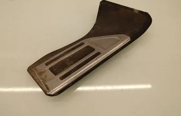 Peugeot 5008 II Foot rest pad/dead pedal 9811350880