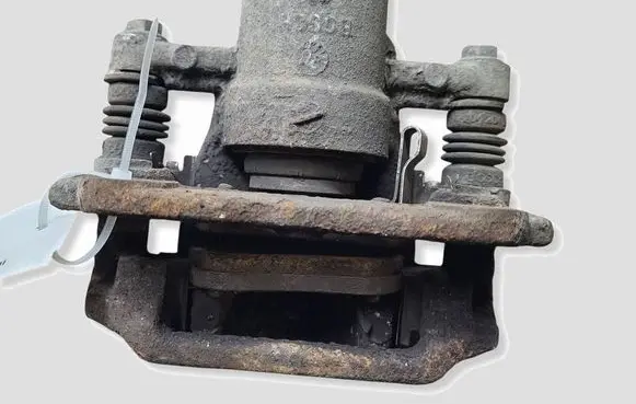 Toyota Avensis T250 Rear brake caliper Y01339