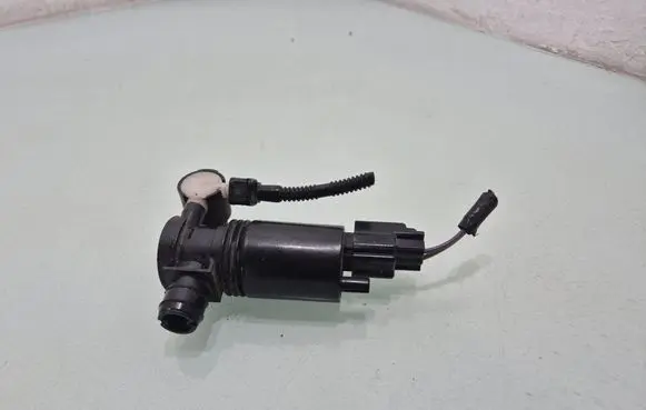 Volvo V40 Windscreen/windshield washer pump 1026810