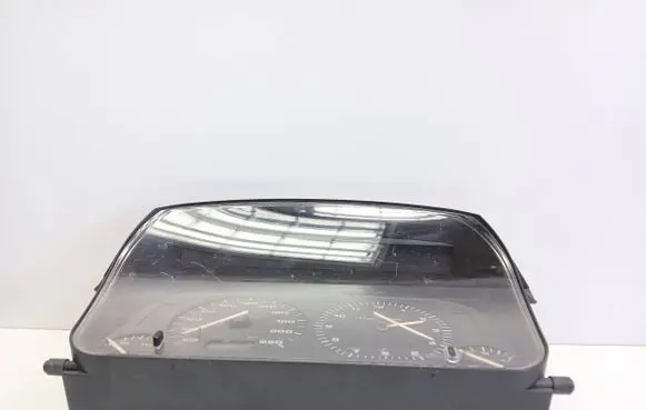 Volkswagen Golf III Speedometer (instrument cluster) 53923247102