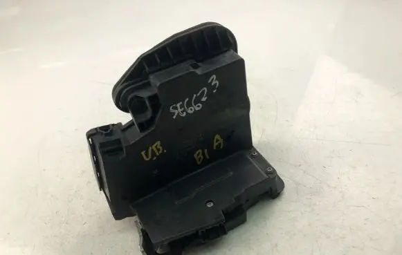 Opel Astra K Coupe door lock (next to the handle) 915C303907318S