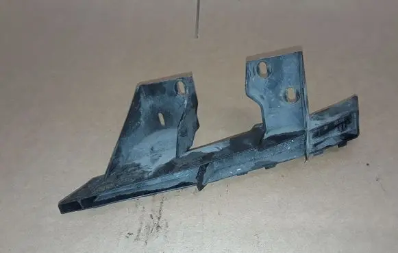 Audi Q7 4L Front bumper mounting bracket 4L0807334