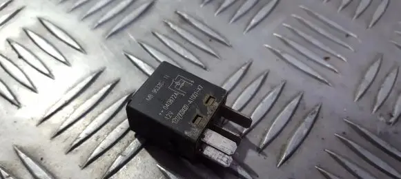 Mitsubishi Pajero Pinin Other relay mr95338211 040872a