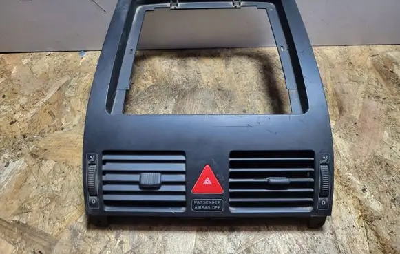 Volkswagen Touran I Dash center air vent grill 1T1819728B
