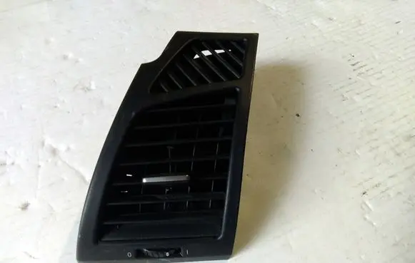 BMW 1 E81 E87 Dashboard side air vent grill/cover trim 7059187 5160705918712 P010117139