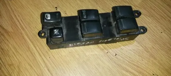Nissan Almera N16 Electric window control switch
