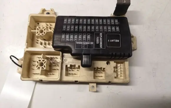Jaguar S-Type Fuse module 6R8T14A067AA 0811061